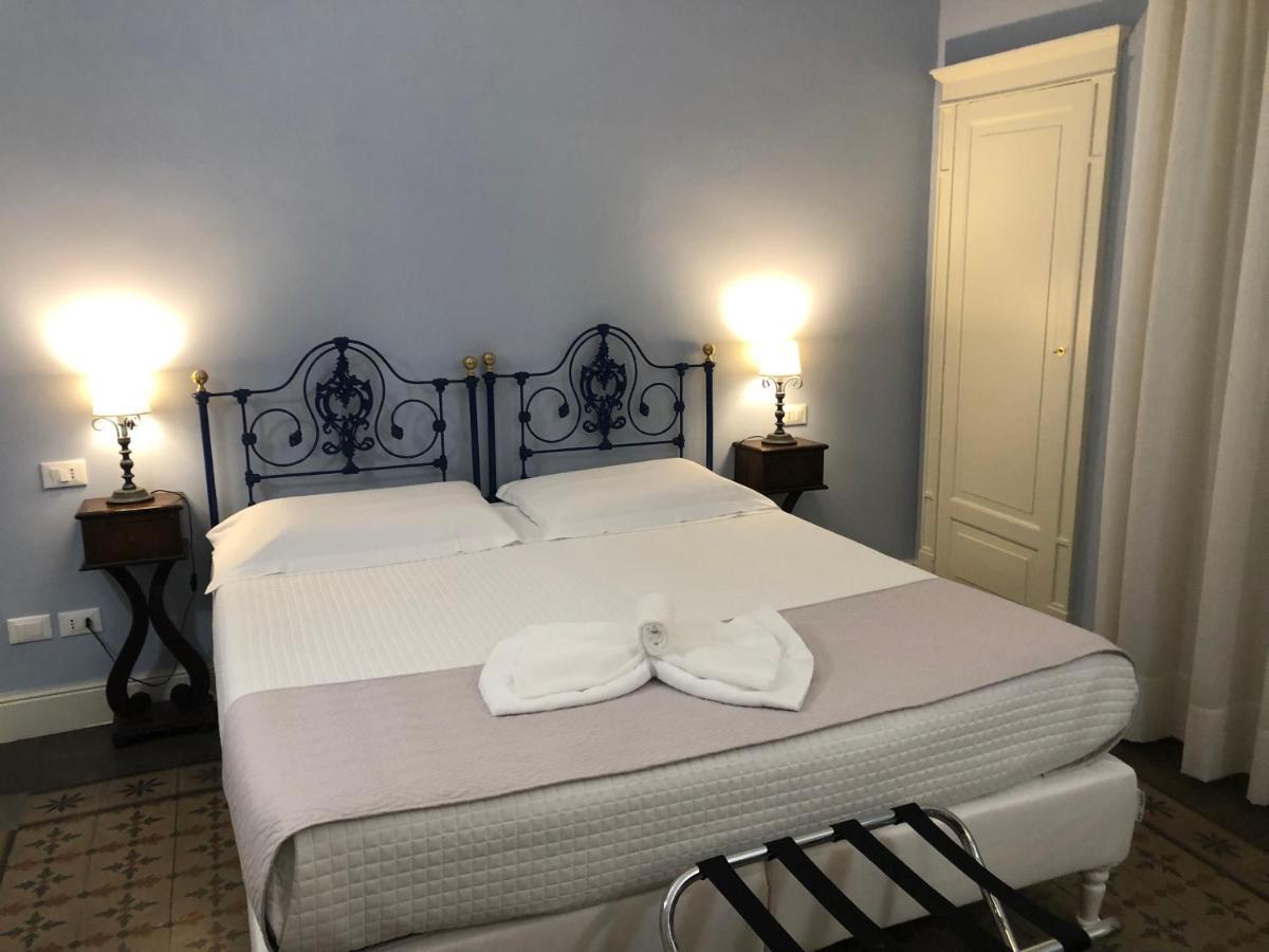 Palazzo Pastura B&B And Apartments Catania Exterior photo